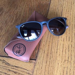 Brown Erica Ray Bans 😎